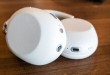 Évaluation du casque 1000X THE COLLEXION de Sony : fonctionnalités, qualité sonore et impressions Image du casque 1000x THE COLLEXION de Sony posé sur une table en bois