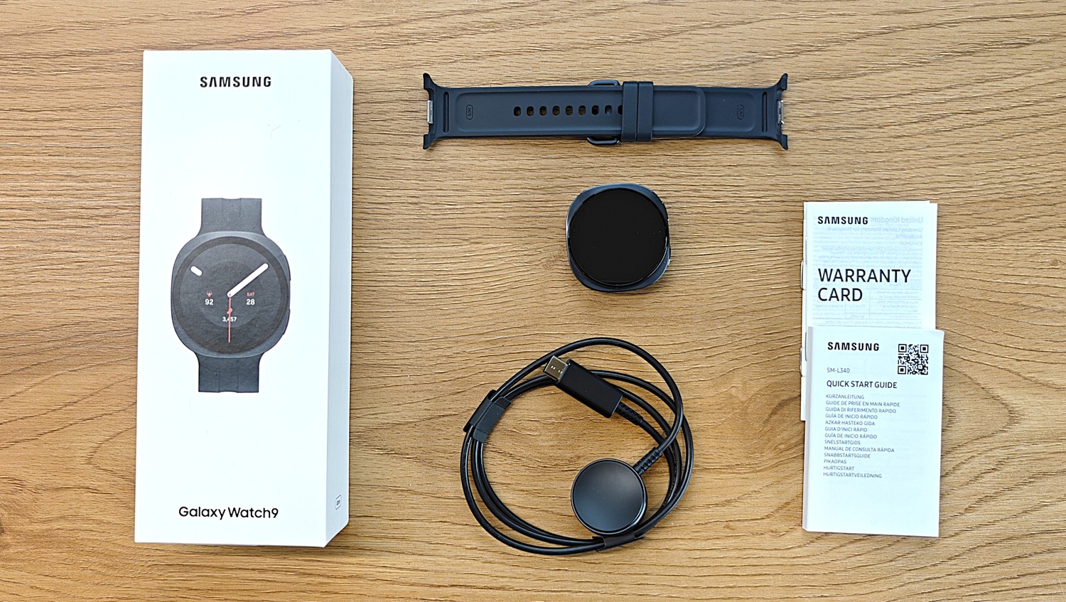 Ouverture de la boîte de la Samsung Galaxy Watch9 et accessoires inclus