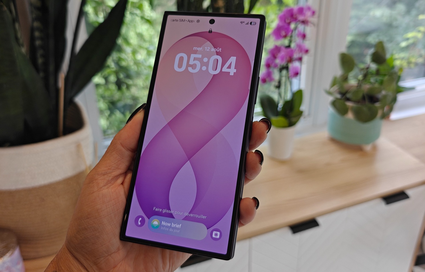Téléphone Samsung Galaxy Fold8 Ultra et écran principal